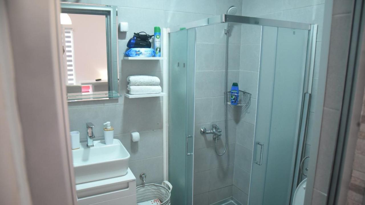 Dekart 2 Apartment Ni المظهر الخارجي الصورة